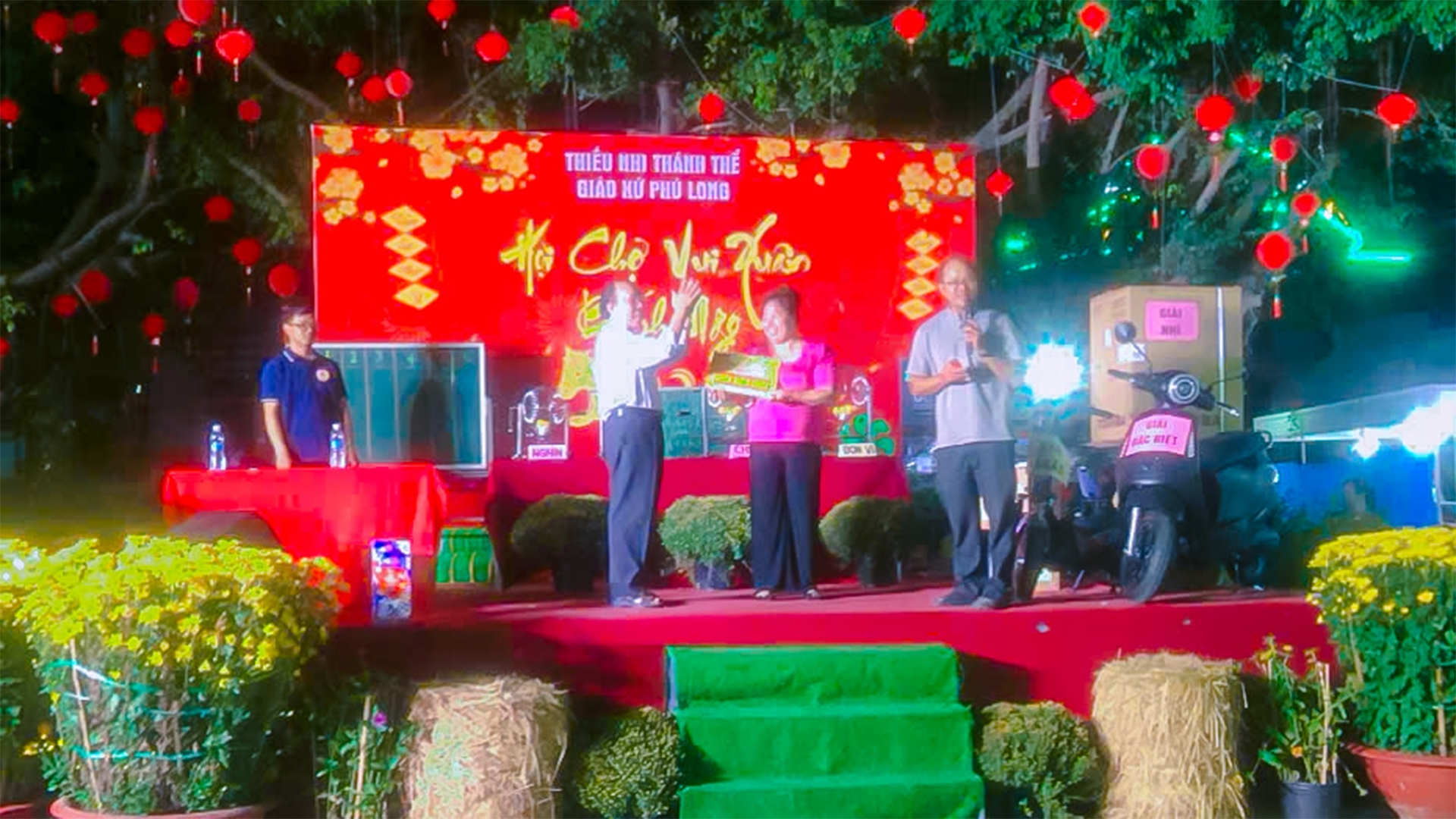 Giáo Xứ Phú Long Tổ Chức Hội Chợ Vui Xuân Bính Ngọ